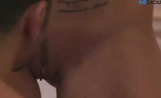 Randy man pleasures her in bathtub from behind