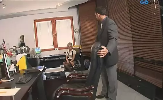 Blowjob Babe Secretary Gives Stellar Oral to her BigDicked Boss